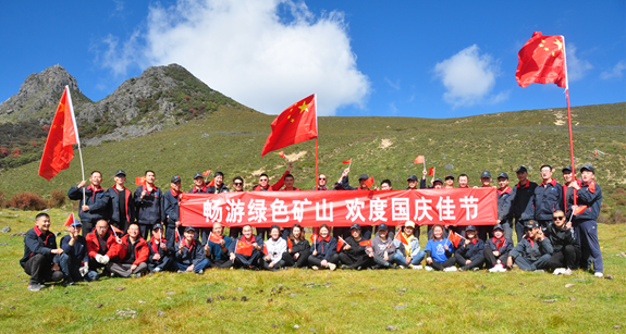 1633770462956408.png 合影1_副本.png